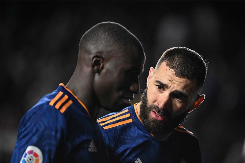 بنزيما وميندي