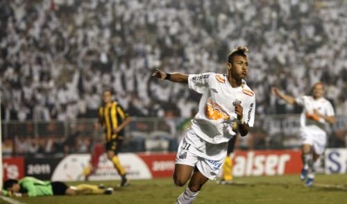 2011-06-232011-06-23t023421z_01_nac03_rtridsp_3_soccer-latam-libertadores_reuters
