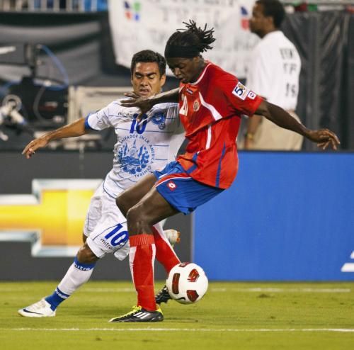 مارشال بالقميص الأحمر