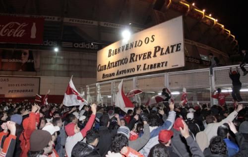 2011-06-242011-06-24t015929z_01_bas02_rtridsp_3_soccer-latam-argentina-river_reuters