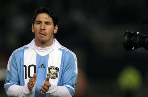 2011-06-202011-06-20t222447z_01_ast118_rtridsp_3_soccer-friendly_reuters