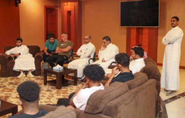 من الاجتماع