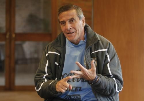 2011-05-052011-05-05t151731z_01_ast01_rtridsp_3_soccer-uruguay_reuters