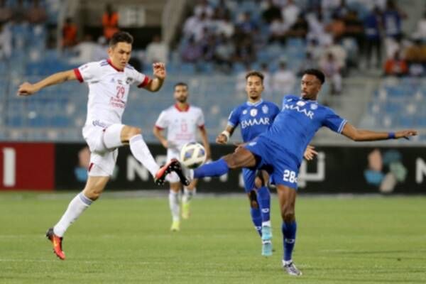 من لقاء الهلال والشارقة