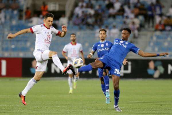 من لقاء الهلال والشارقة