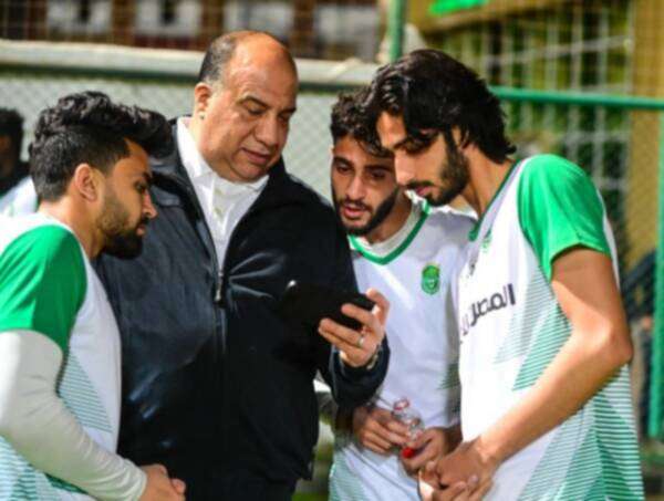 مصيلحي مع اللاعبين