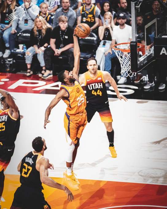 من مباراة فينيكس صنز ويوتا جاز 