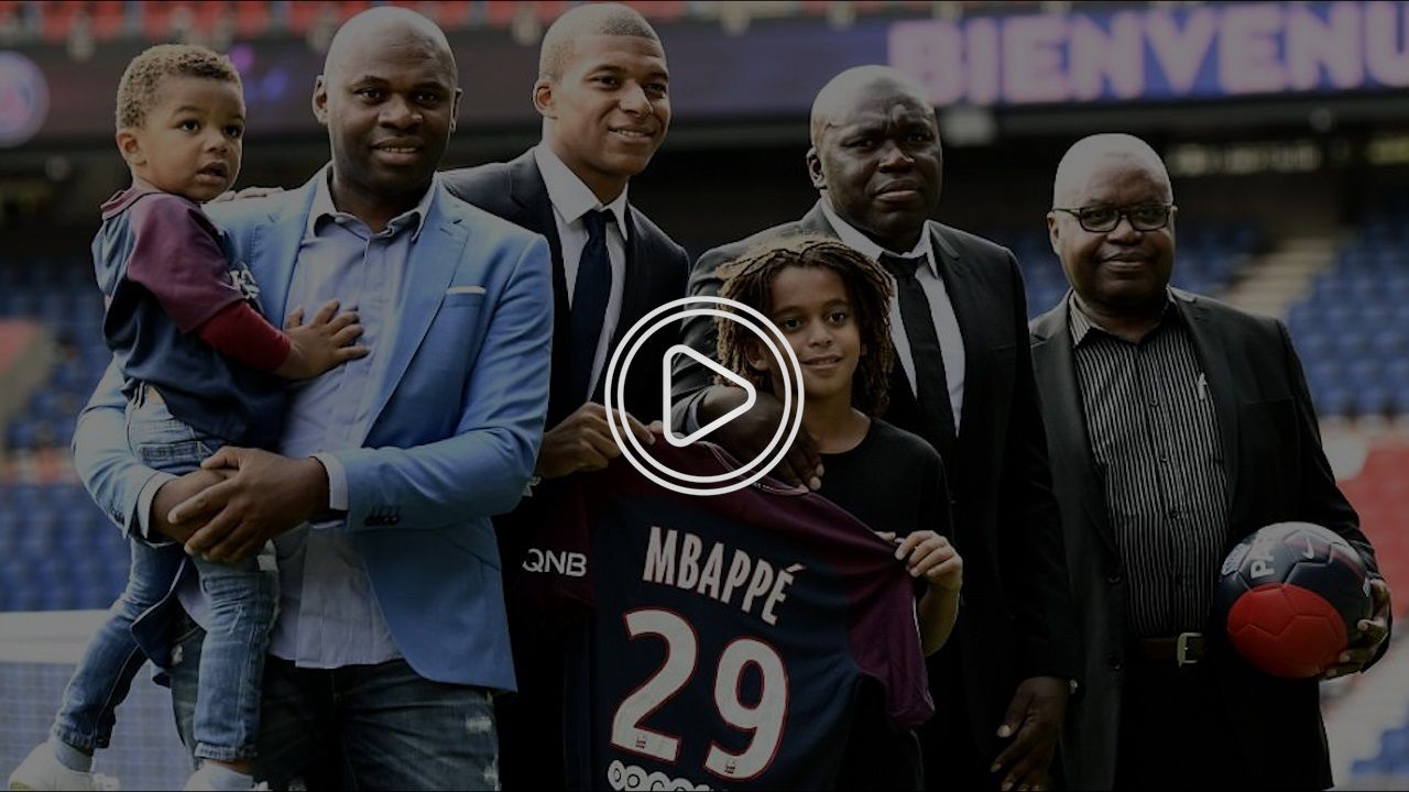 مبابي مع عائلته