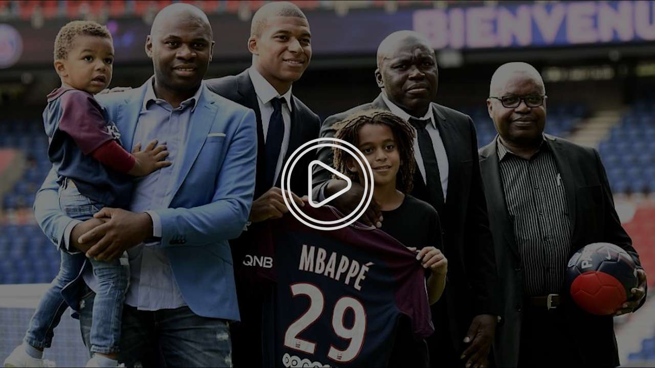 مبابي مع عائلته