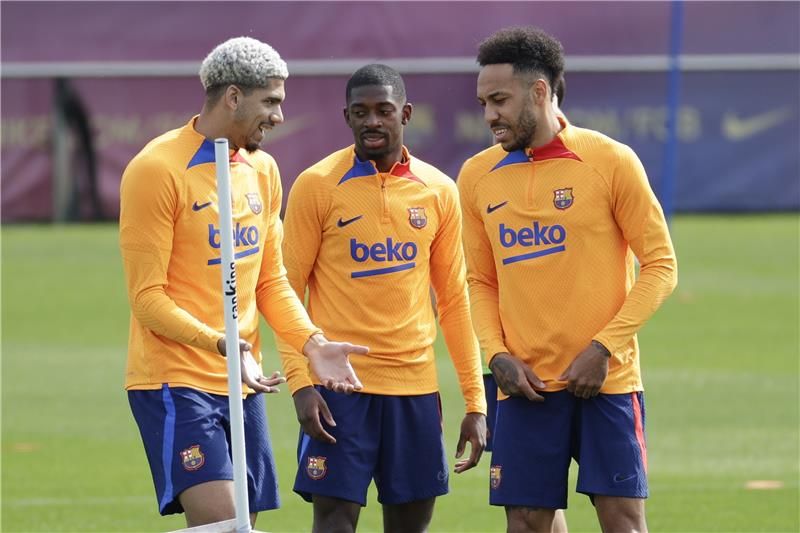 لاعبو برشلونة