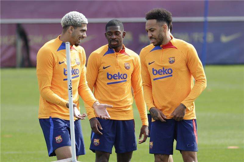 لاعبو برشلونة