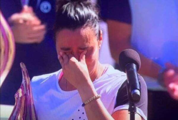 أنس خلال كلمتها