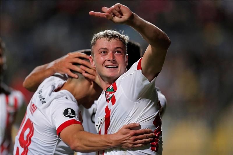 إستوديانتس