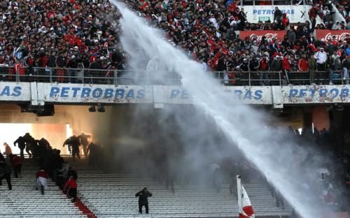 2011-06-262011-06-26t204517z_01_bas08_rtridsp_3_soccer-latam-argentina-playoff_reuters