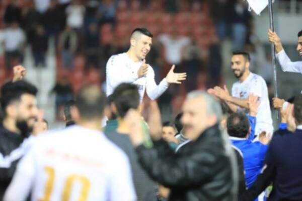 فرحة لاعبي شباب الخليل بحسم اللقب