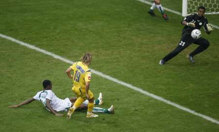 ماكسيم كالينتشينكو يسجل هدف اوكرانيا الرابع ي المرمى السعودي