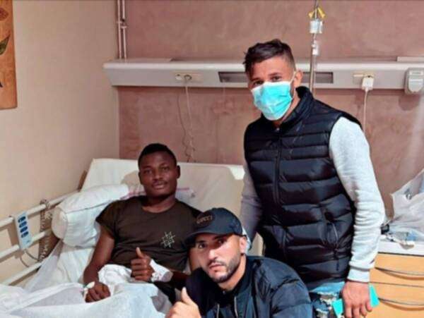 كوسي مع زملائه