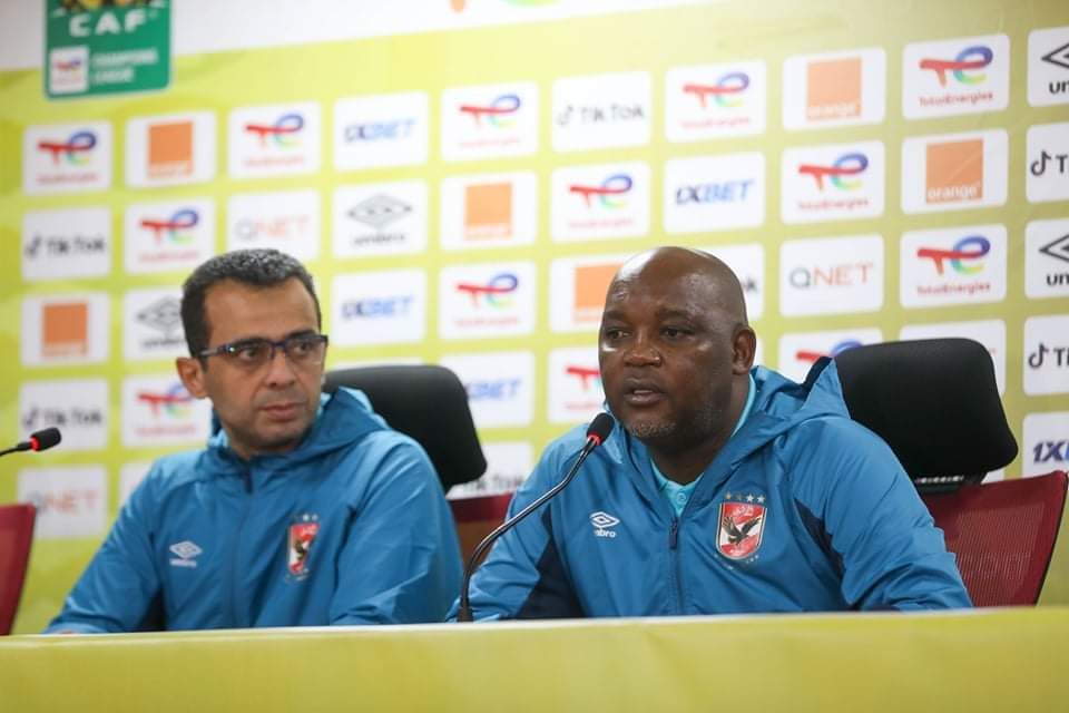  بيتسو موسيماني في المؤتمر الصحفي