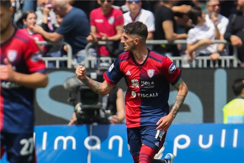 لاعبو كالياري 