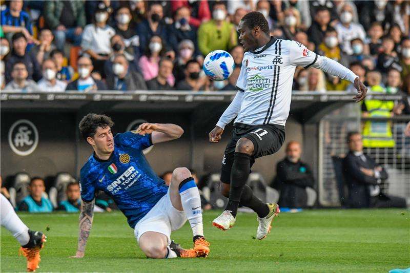 أليساندرو باستوني 