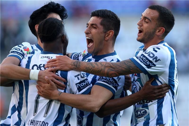 فرحة لاعبي باتشوكا 