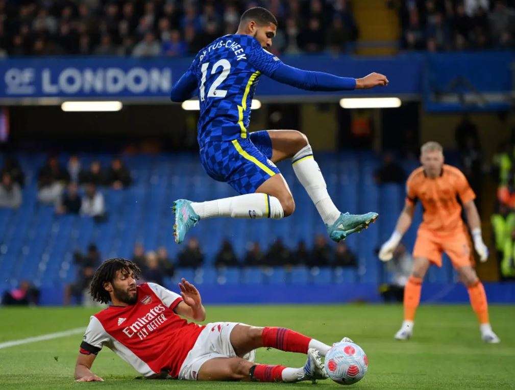 محمد النني في مباراة تشيلسي