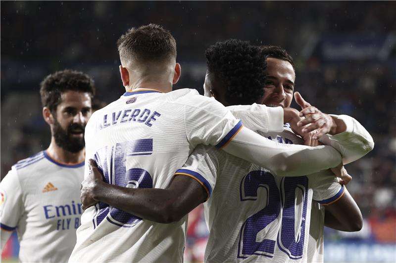 فالفيردي مع لاعبي ريال مدريد