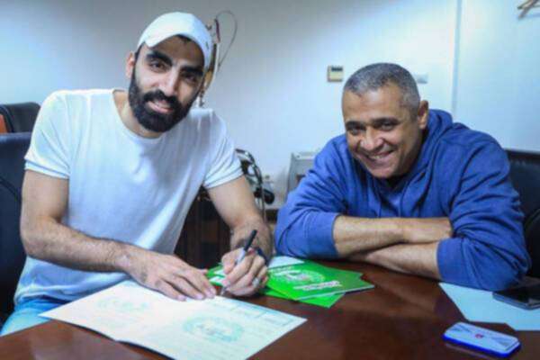 من توقيع العقود