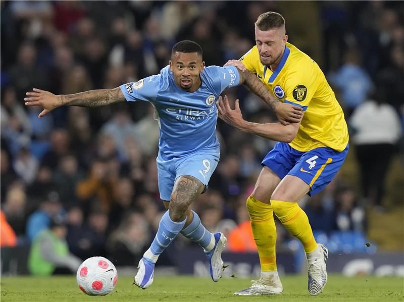 جيسوس (يسار)