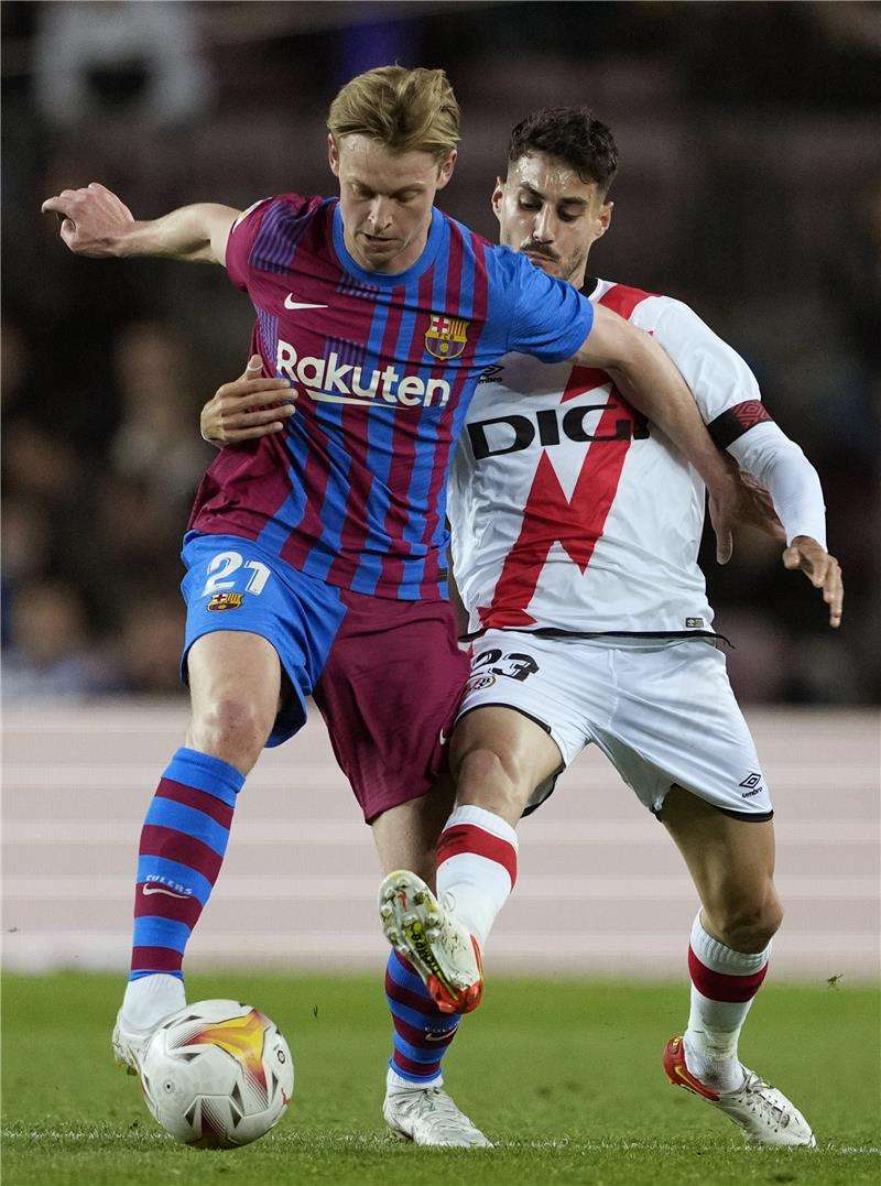 فرينكي دي يونج (يسار)