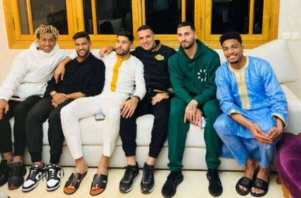 نوصير مع زملائه السابقين