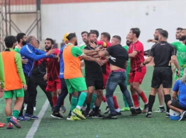 من أحداث مباراة التضامن صور والأنصار