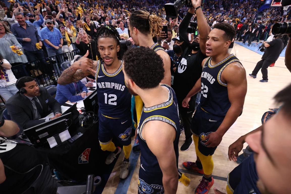 لاعبو ممفيس جريزليس