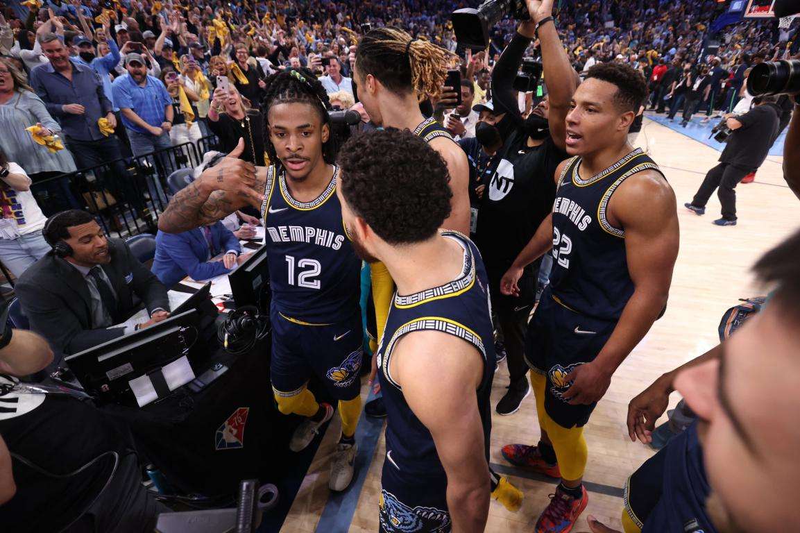 لاعبو ممفيس جريزليس