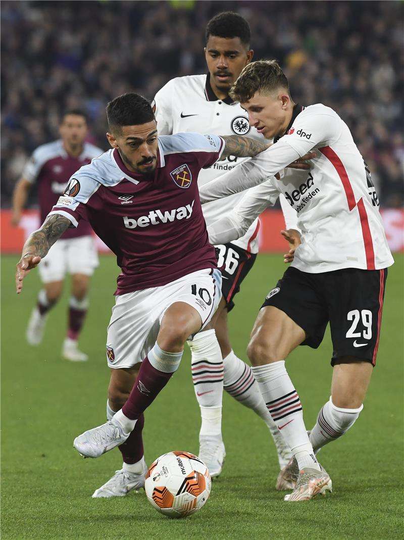 من لقاء آينتراخت ووست هام