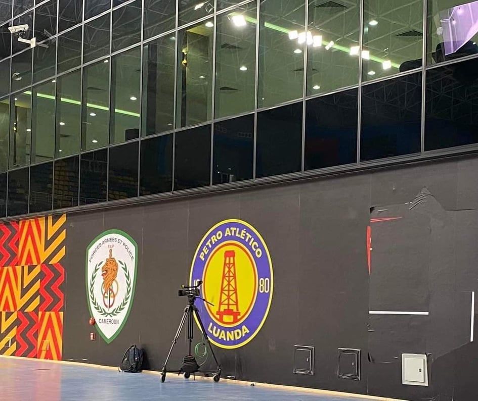 شعار الزمالك بعد تغطيته في الصالة