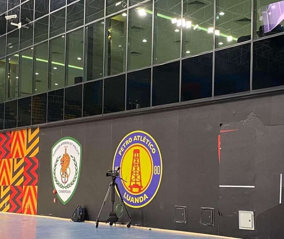 شعار الزمالك بعد تغطيته في الصالة