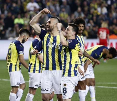 لاعبو فناربخشة 