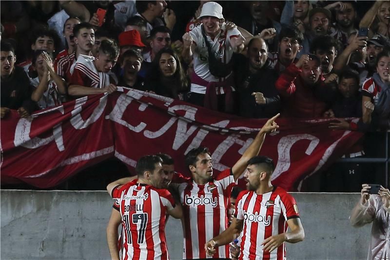 لاعبو إستوديانتس 