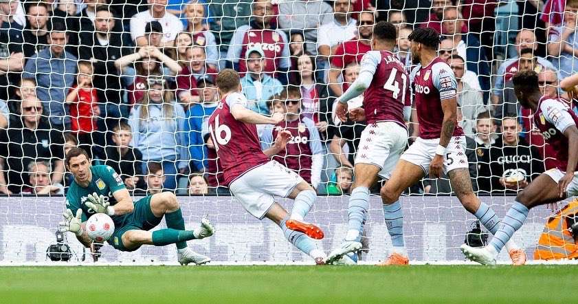 من اللقاء (نقلا عن حساب أستون فيلا في تويتر)