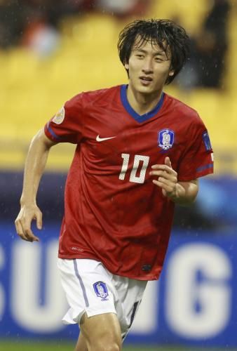 2011-01-182011-01-18t133515z_01_ac204_rtridsp_3_soccer-asian_reuters