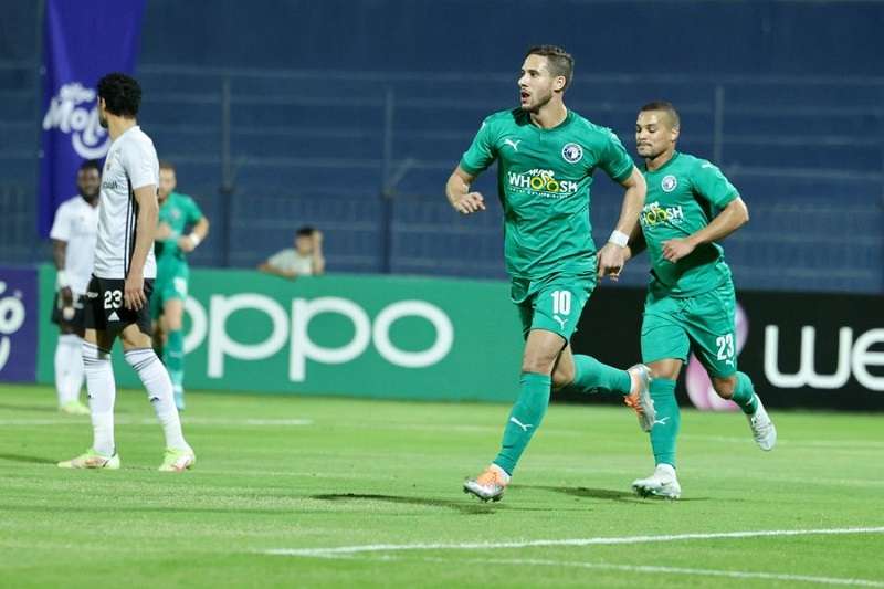 لاعبو بيراميدز 