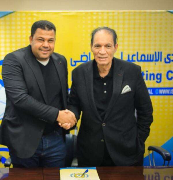 حمد إبراهيم (يسار)