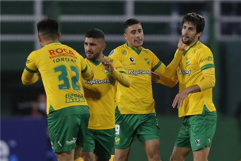 لاعبو ديفينسا إي خوستيثيا 