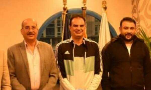 عبد الحميد بسيوني أثناء جلسة توقيع العقود