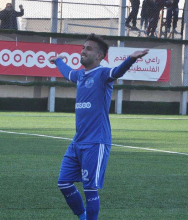 مهند أبو حسنين لاعب الشاطئ