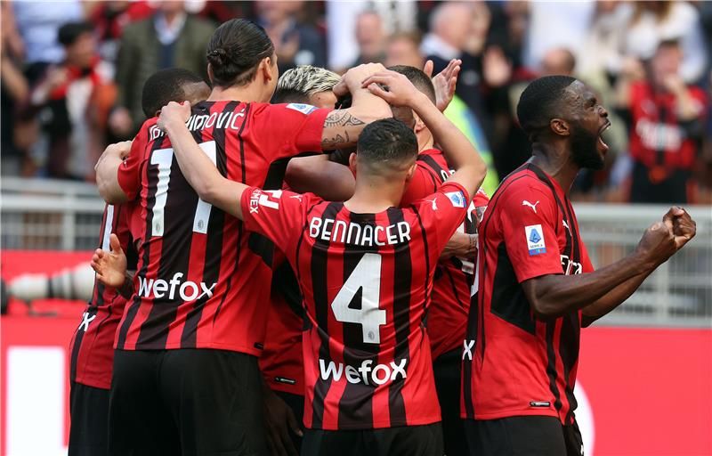 لاعبو ميلان