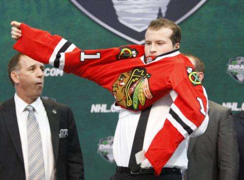 مارك ماكنيل إحدى صفقات شيكاجو بلاكهوكس الأخرى هذا الموسم