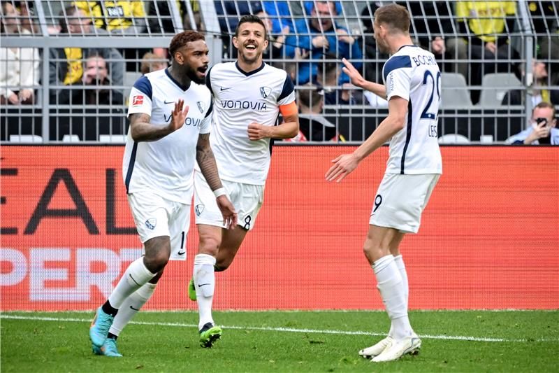 لاعبو بوخوم