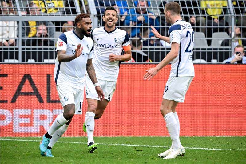 لاعبو بوخوم